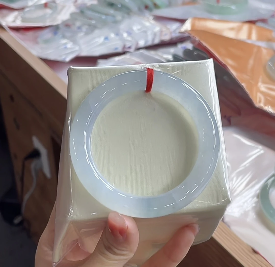 54圆条冰晴翡翠手镯