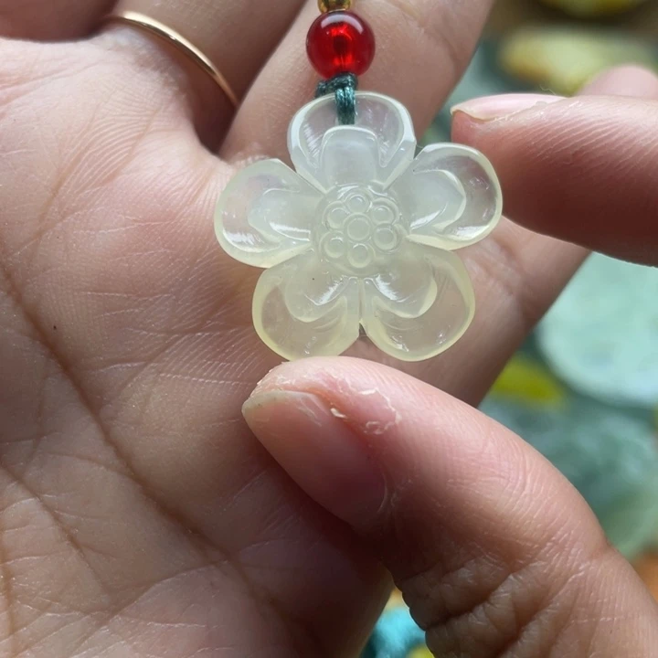 蛇纹石玉未镶嵌吊坠