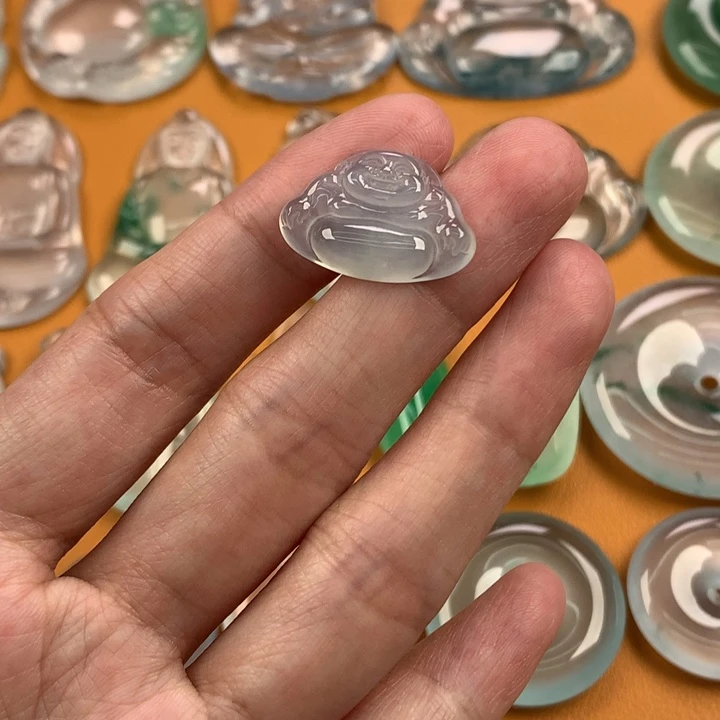 翡翠未镶嵌颈饰…..