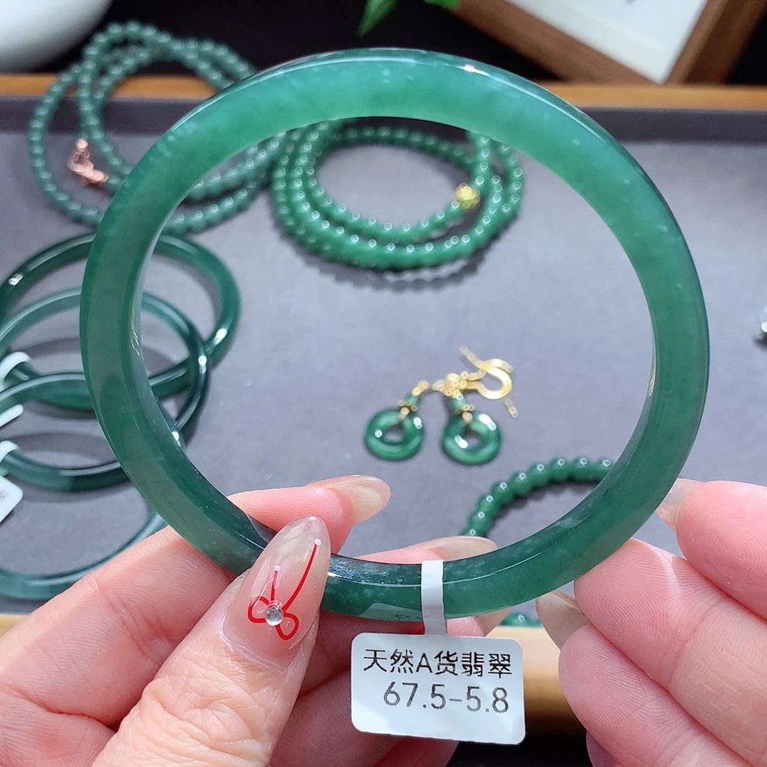 翡翠手镯（圆镯）未镶嵌
