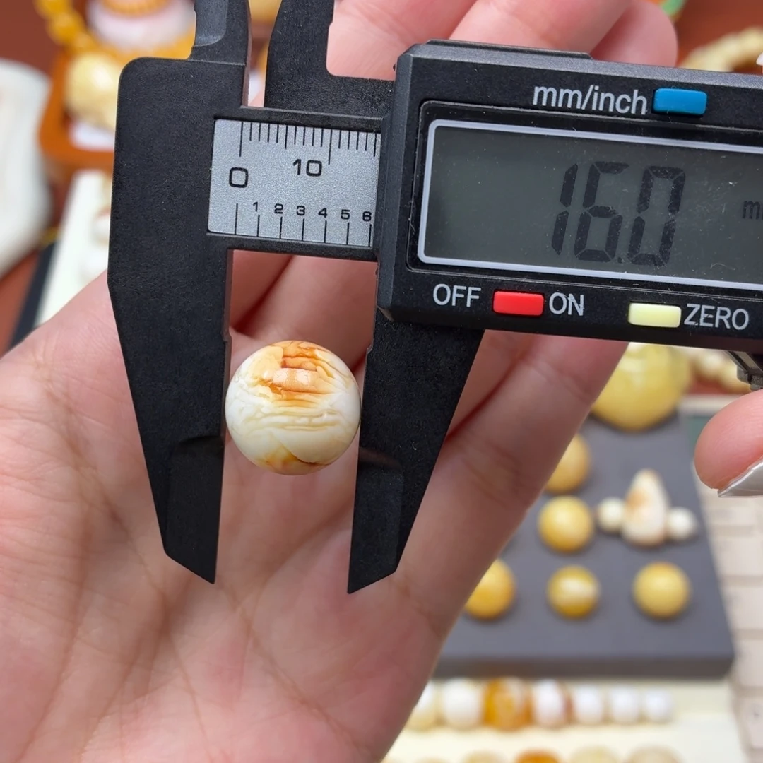 琥珀未镶嵌珠宝奇石乌料沁白虎皮纹圆珠15.9mm