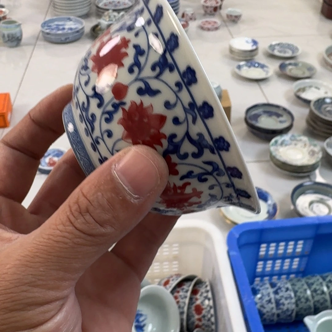 陶摆件釉里红缠枝莲大压手