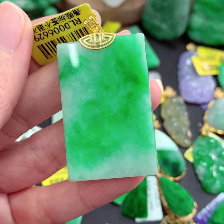 莲***者翡翠18K金镶嵌吊坠(不含链)