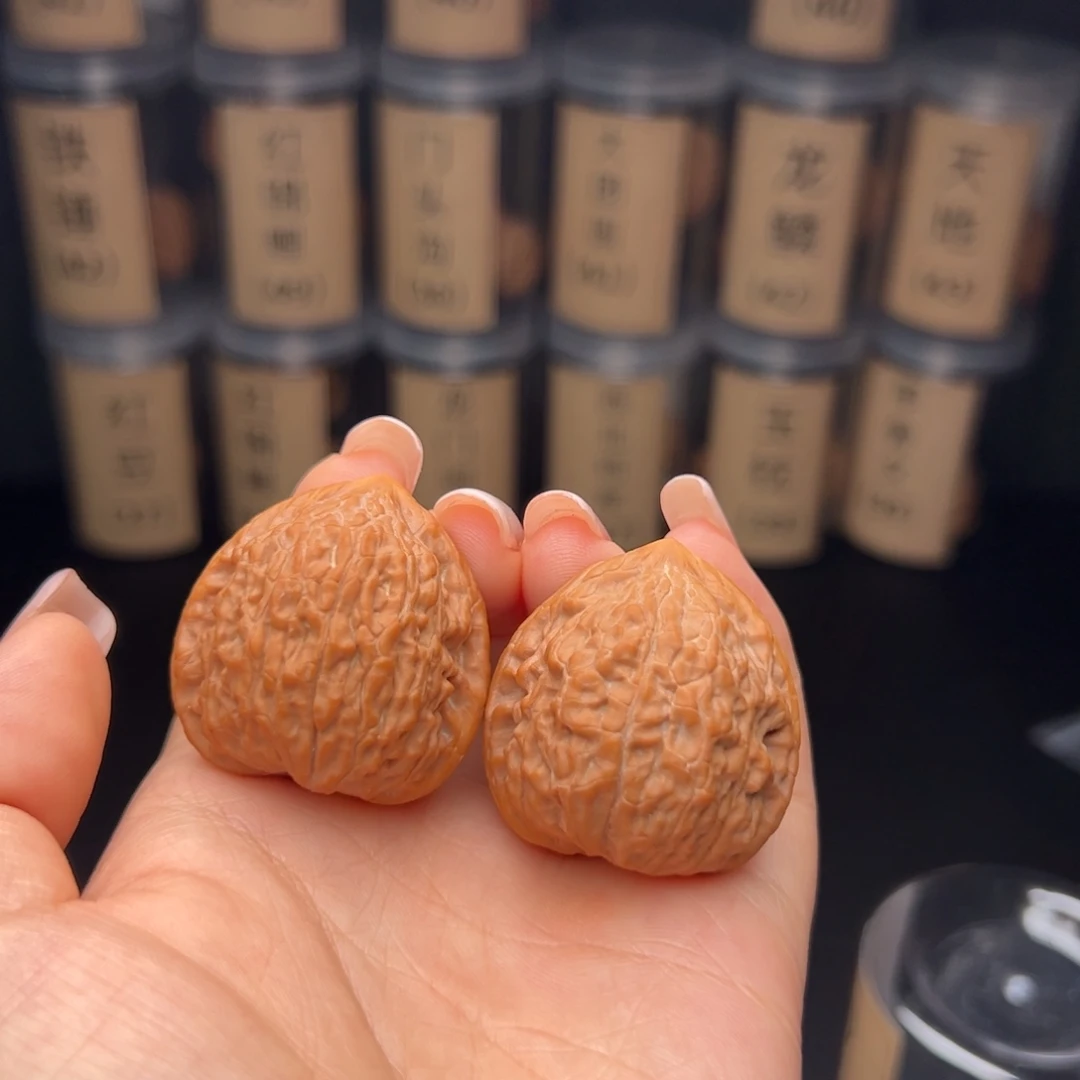 崔***龙吊坠文玩核桃一抹红