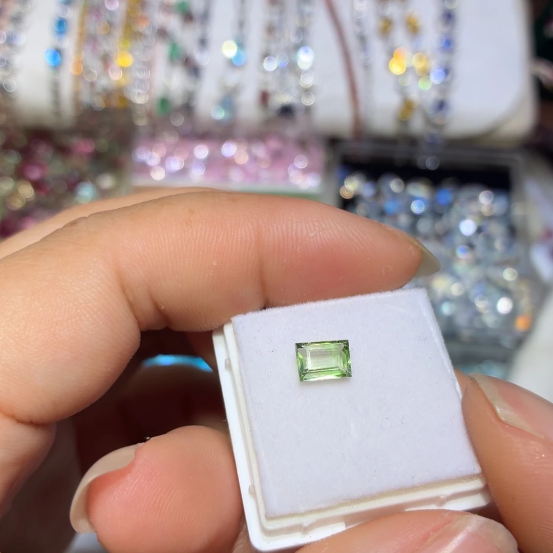 未镶嵌裸石石榴石（沙弗莱）