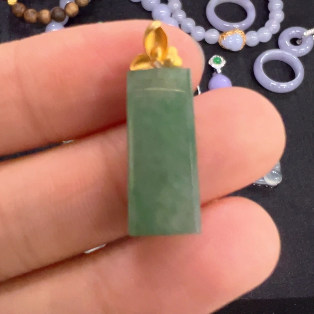 翡翠18K金镶嵌戒指