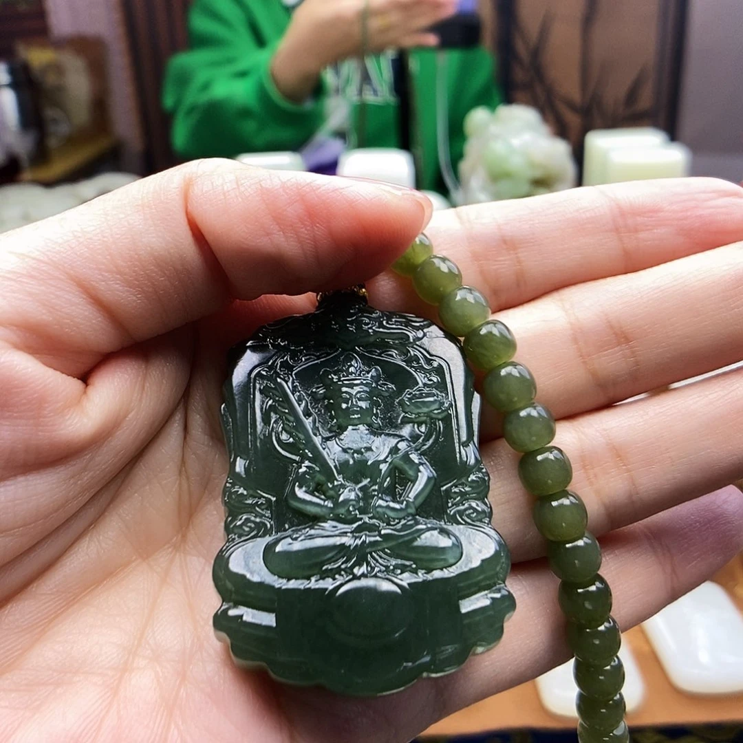 颈饰未镶嵌和田玉抖**哥