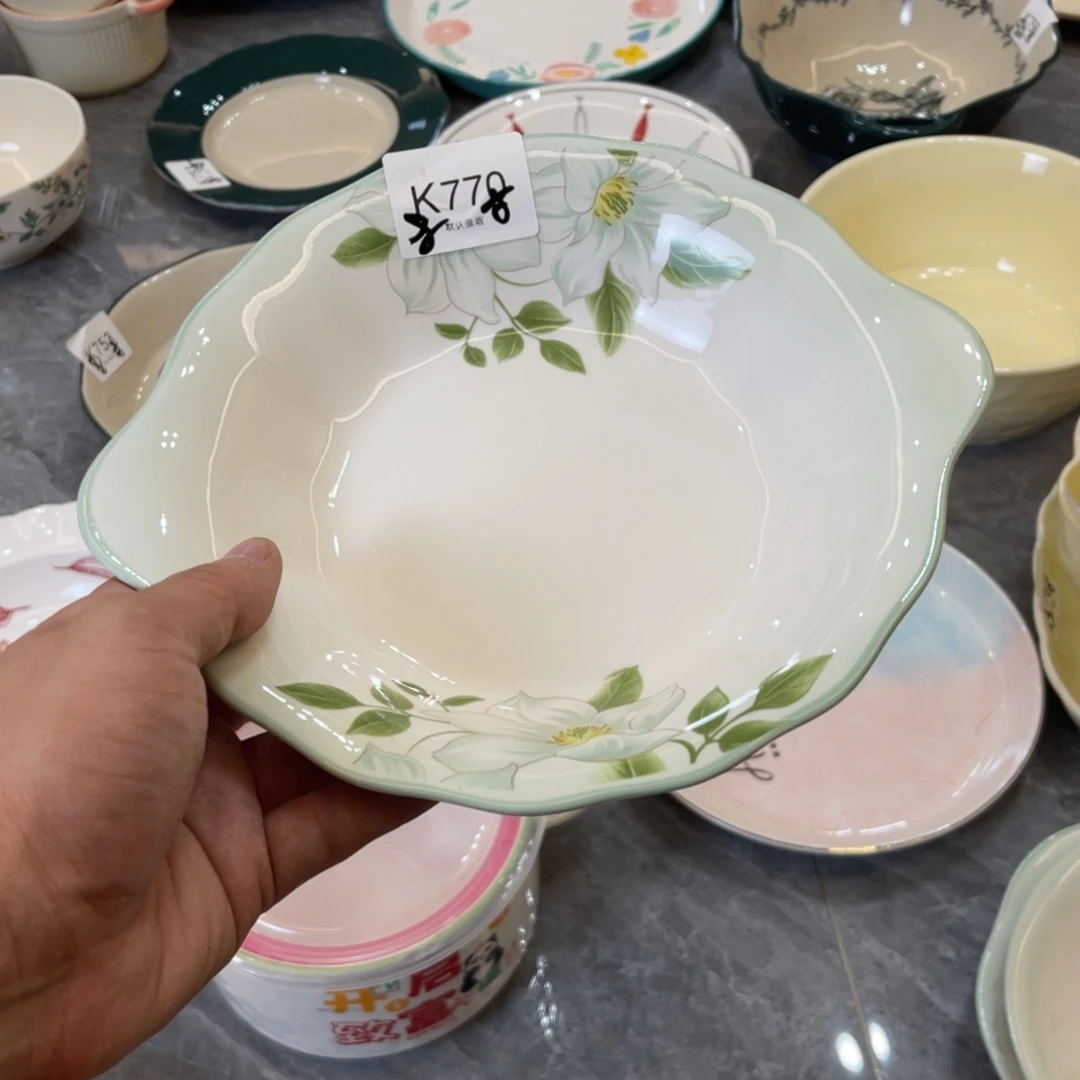 陶瓷微瑕餐具介意勿拍，满18飞！