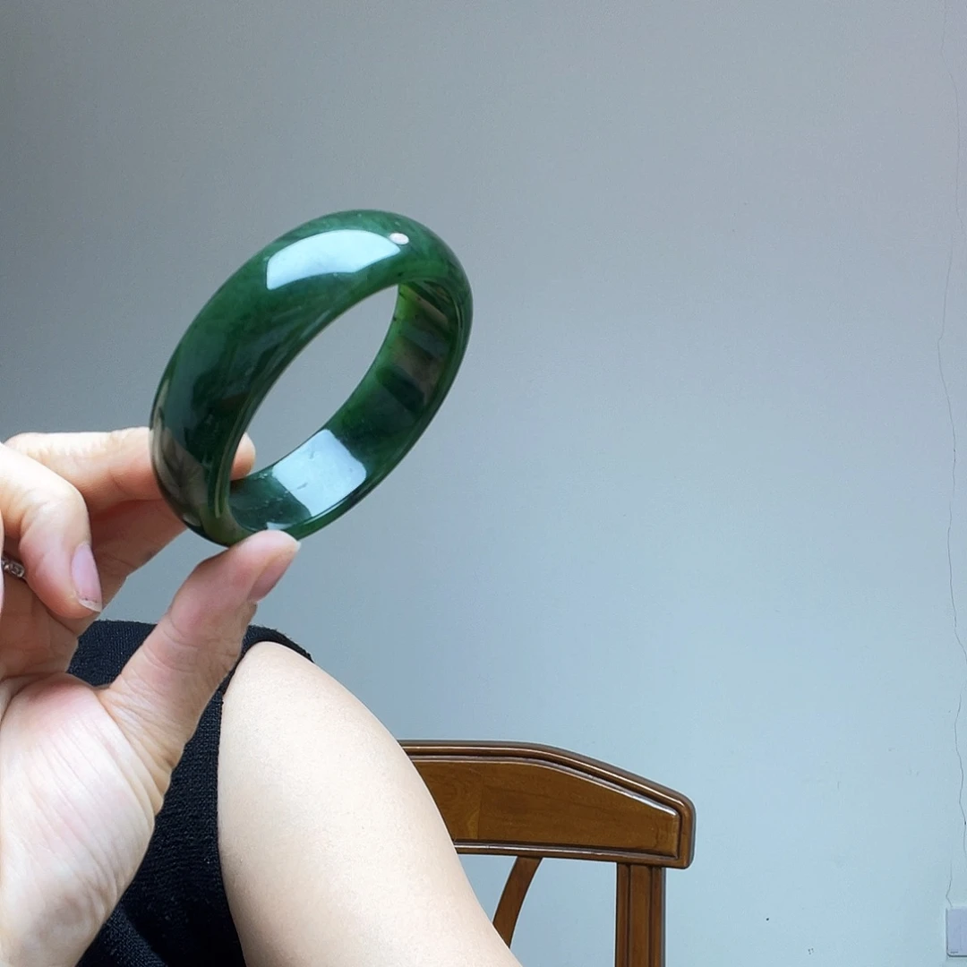 和田玉手镯未镶嵌好*情