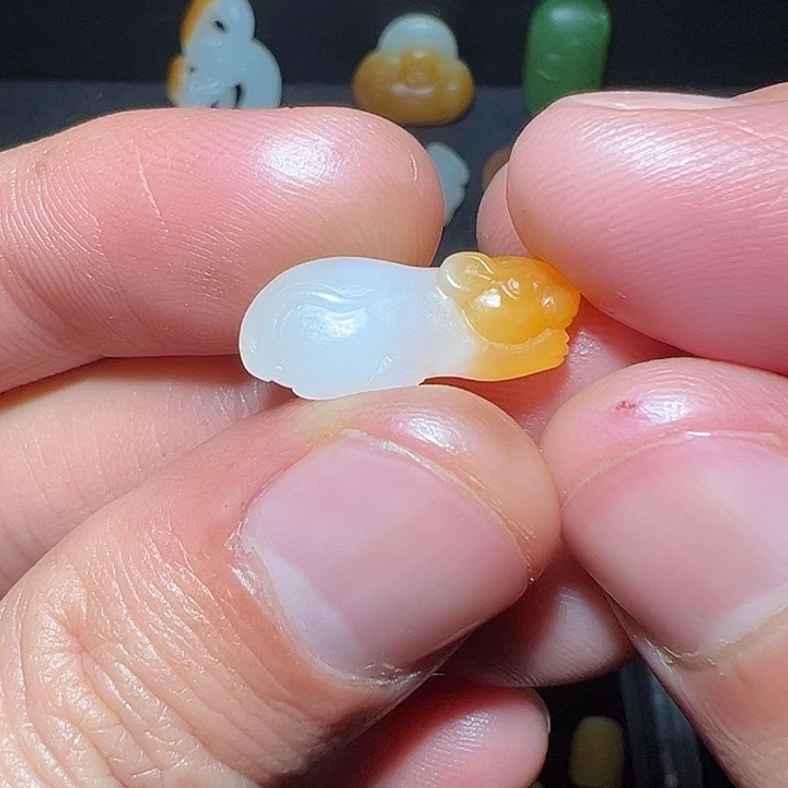 冷***霜和田玉未镶嵌颈饰