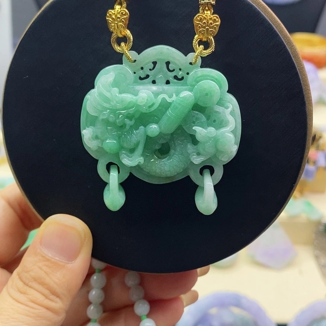 翡翠未镶嵌吊坠(赠链)