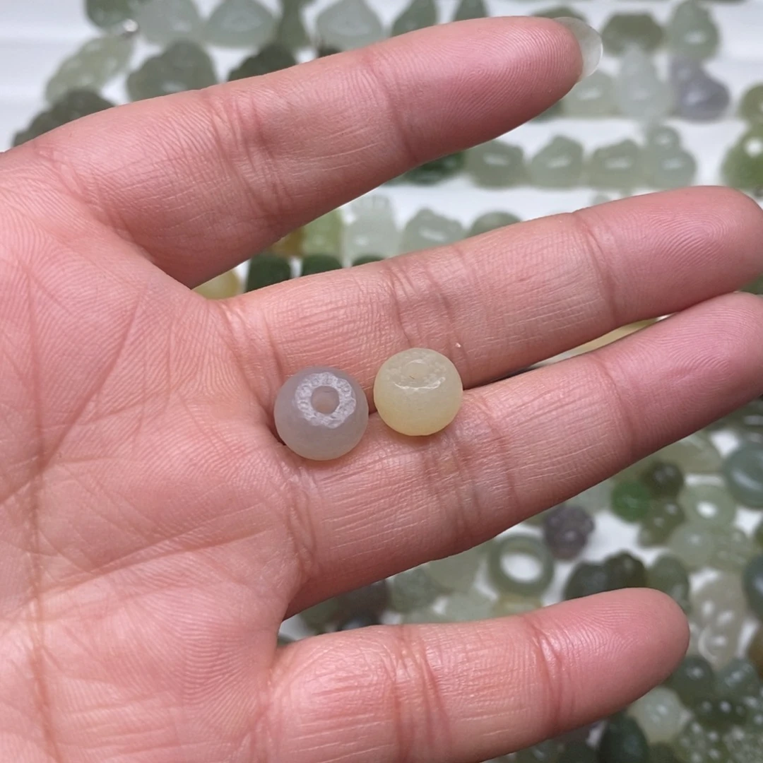 和田玉颈饰未镶嵌小****?