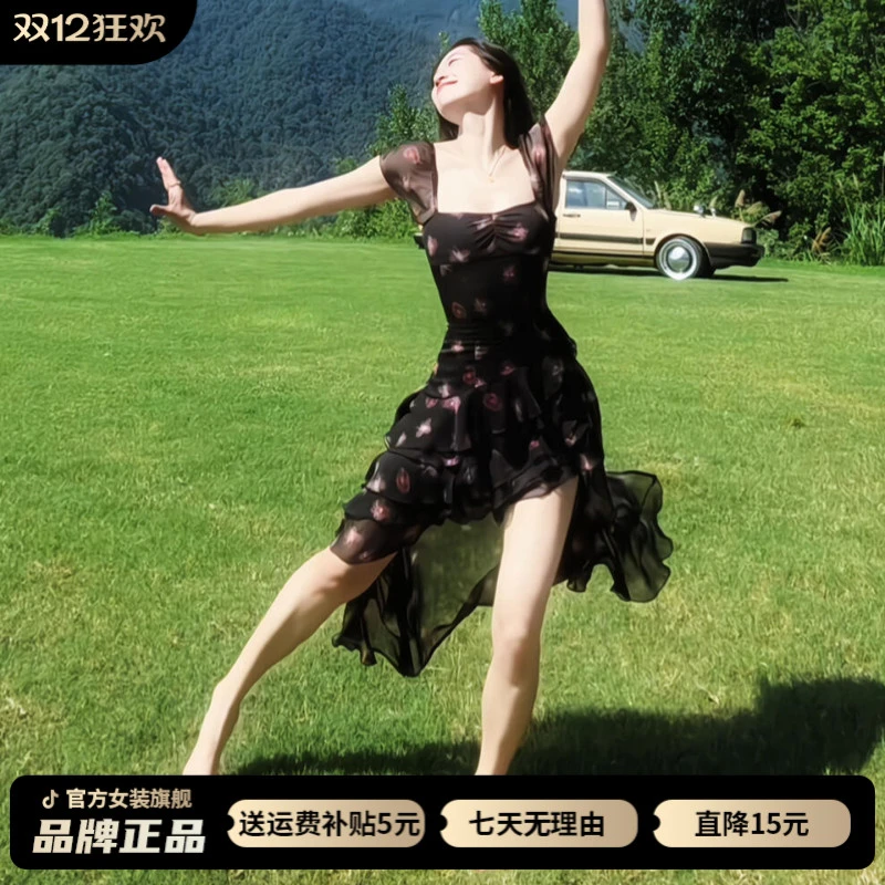 法式不规则黑色碎花连衣裙子女夏季2025新款海边度假气质收腰长裙