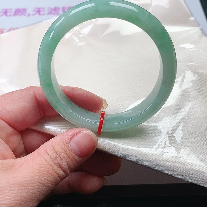 翡翠手镯未镶嵌翡翠050