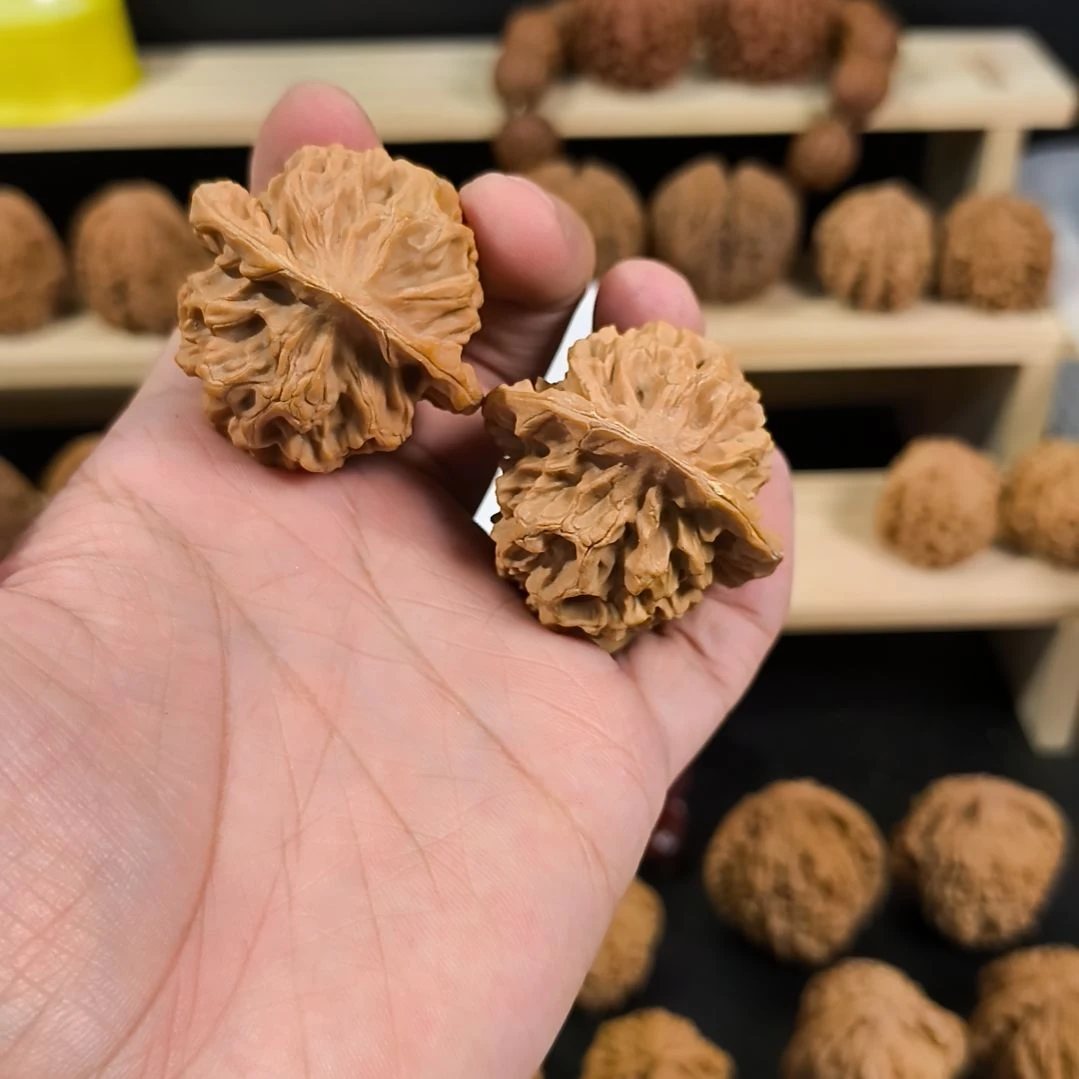 吊坠文玩核桃44帝王有小黄