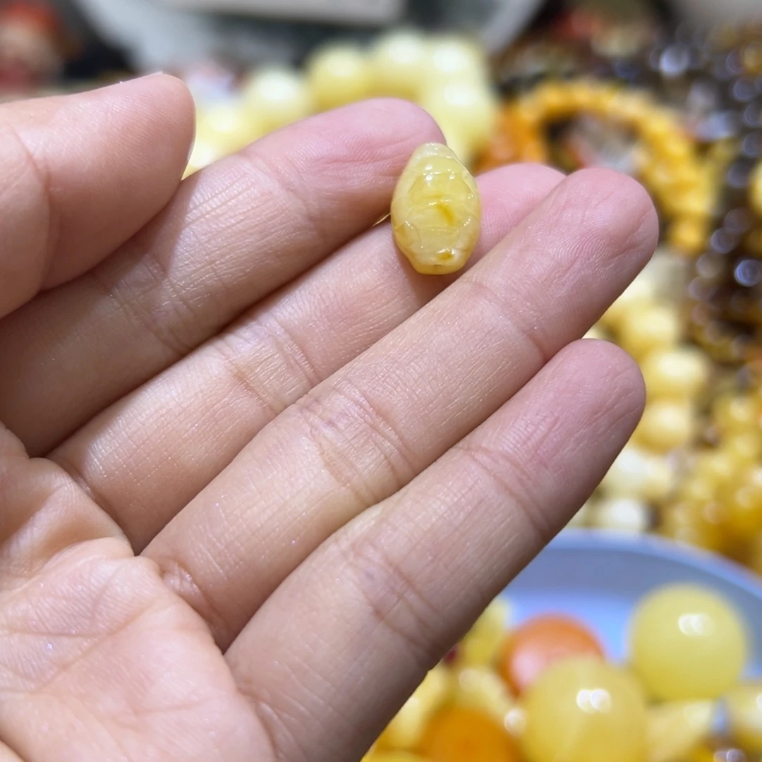 琥珀珠宝奇石未镶嵌