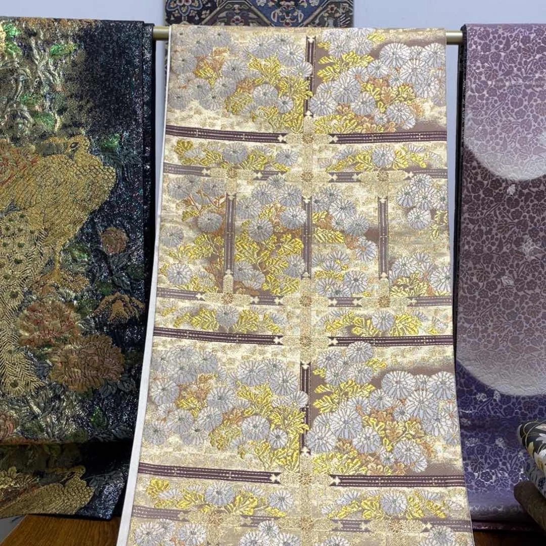 织绣织锦，织锦缎。