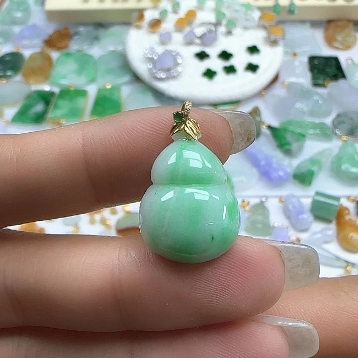 翡翠颈饰未镶嵌阳绿葫芦