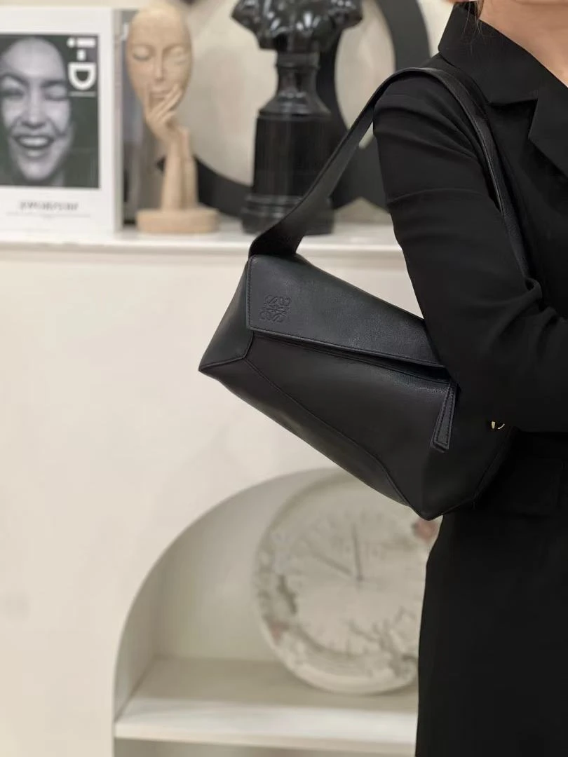 99新 LOEWE/罗意威 罗意威puzzle hobo腋下包黑色/优品