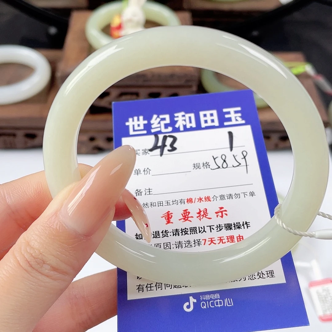 和田玉未镶嵌手镯