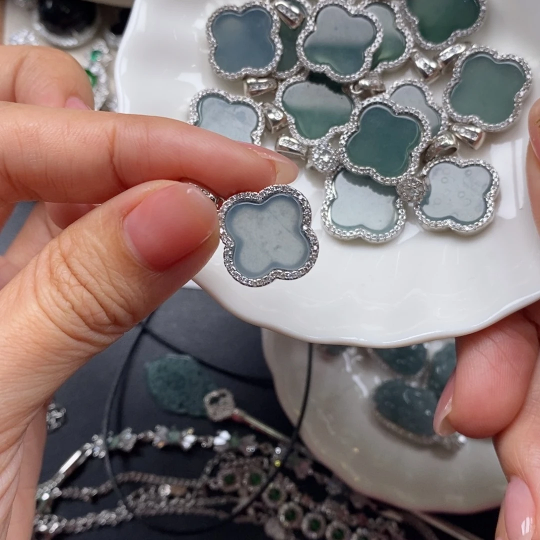 翡翠颈饰未镶嵌翡翠