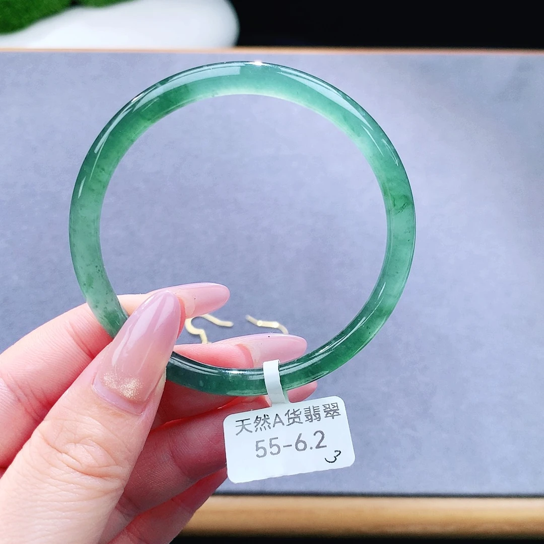 未镶嵌手镯（圆镯）翡翠