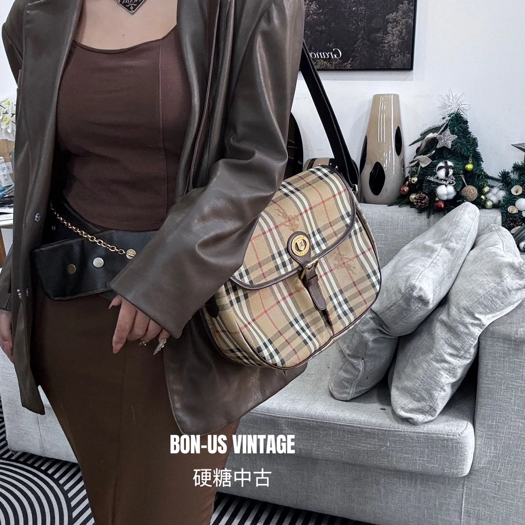 95新 BURBERRY/博柏利 8613388/邮差包