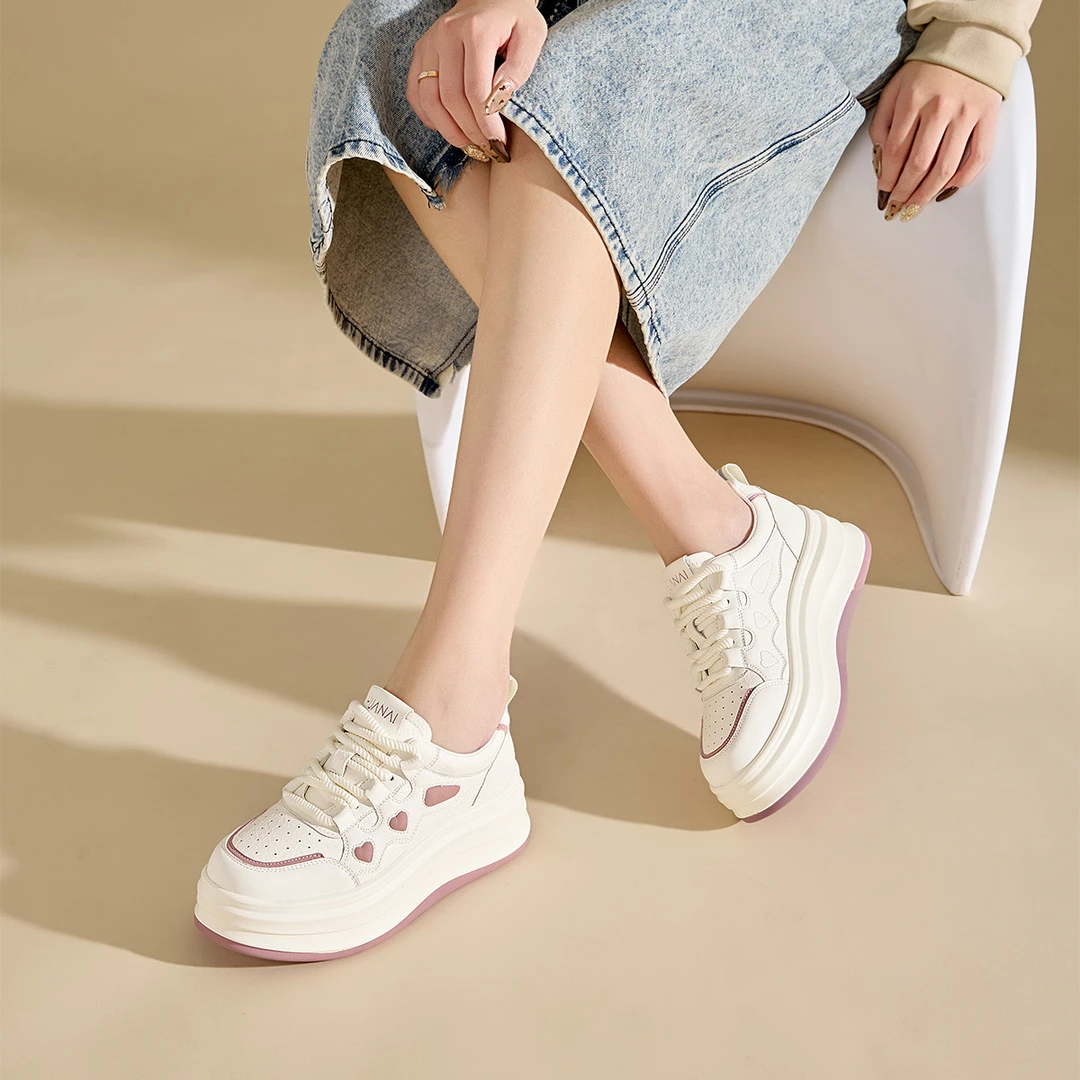 华耐厚底小白鞋女2025春季新款休闲运动鞋轻便软底增高百搭女板鞋