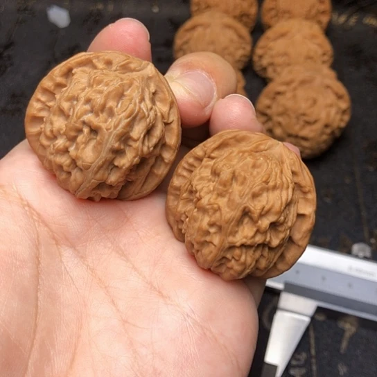 文玩核桃吊坠35白狮子
