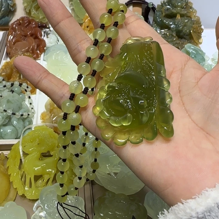 蛇纹石玉吊坠未镶嵌