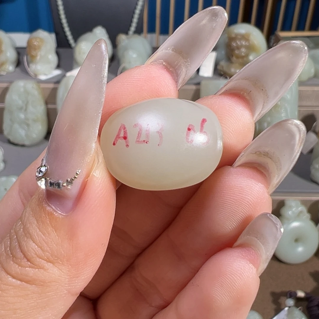 哈***哈和田玉（糖玉）未镶嵌颈饰