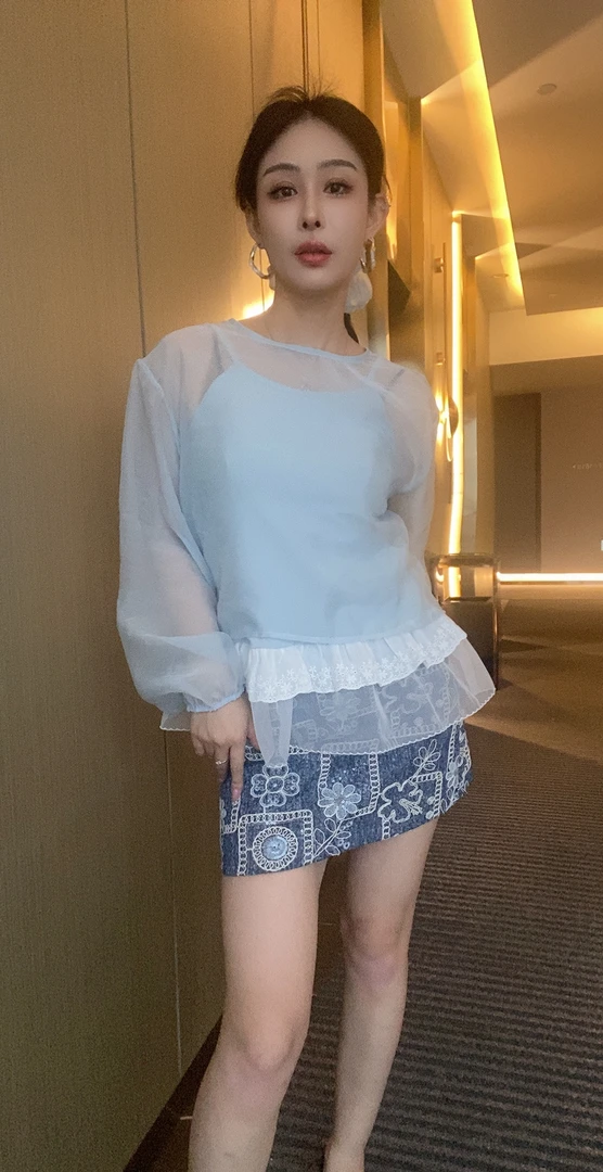 蓝色刺绣重工短裙