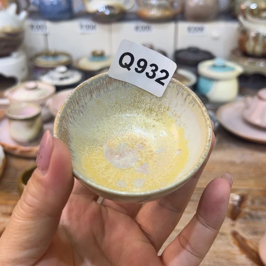 白泥茶杯黄****?陶瓷艺术