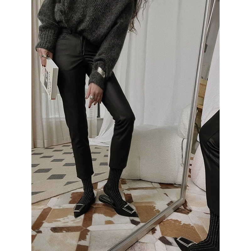 TOPCLOSET法式复古简约修饰腿型加绒打底九分小脚皮裤T23E6372