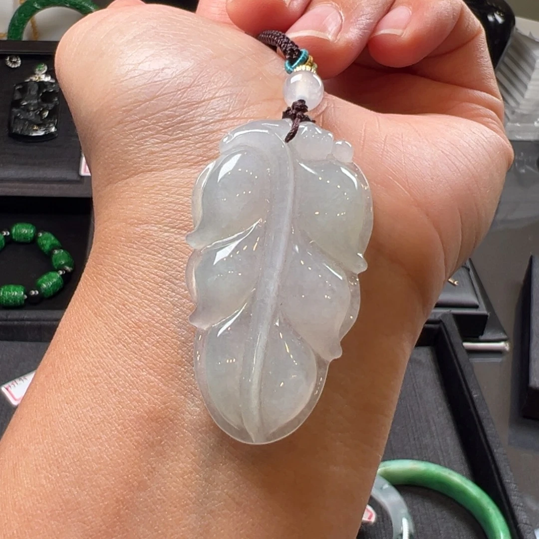 翡翠未镶嵌吊坠(赠链)