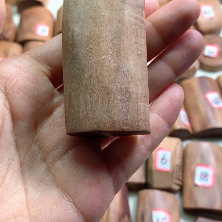 檀香木吊坠1老山檀香随型大手把