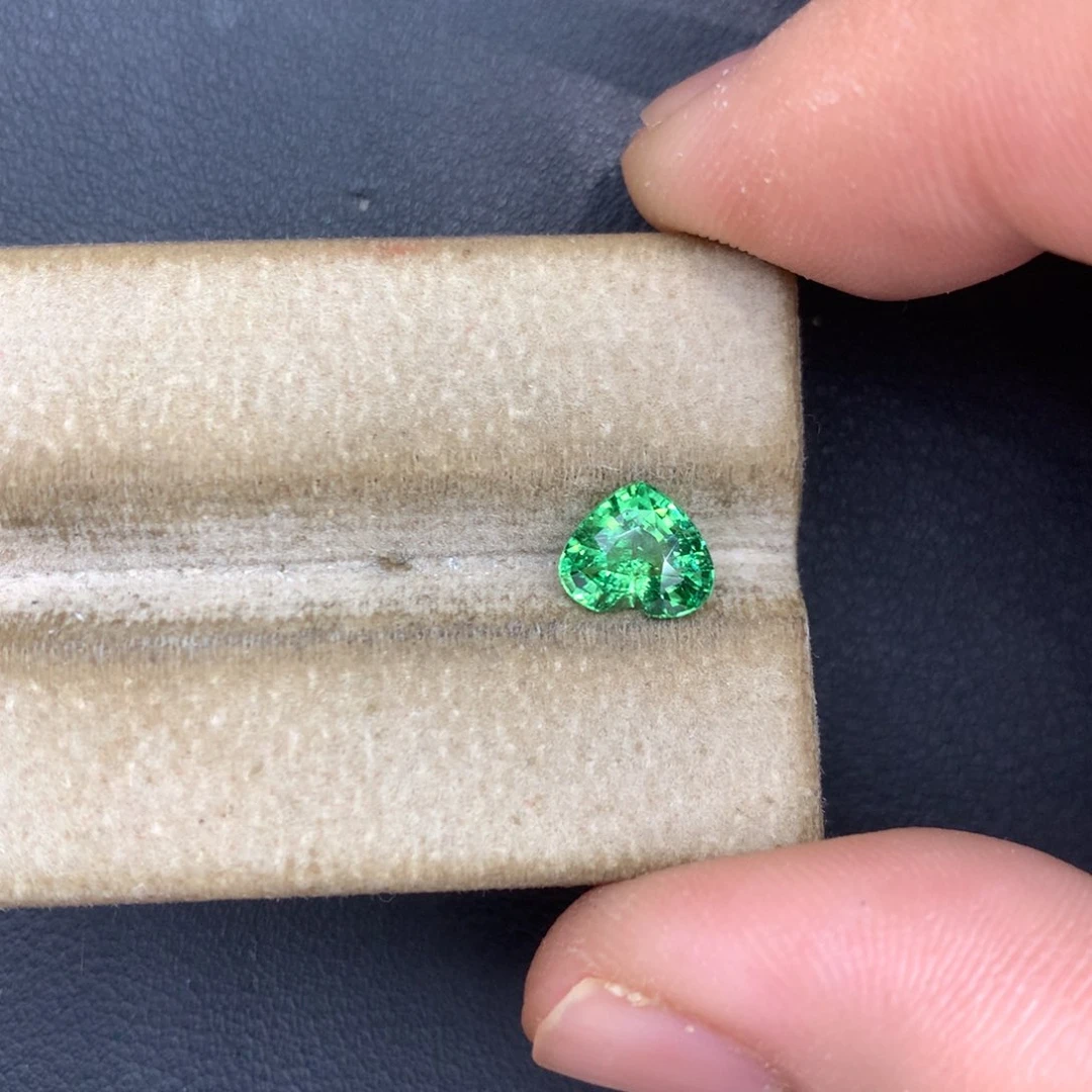 未镶嵌裸石石榴石（沙弗莱）1.11ct