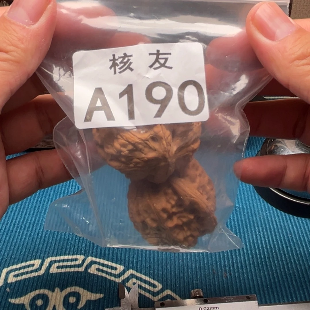 文玩核桃吊坠靠山王