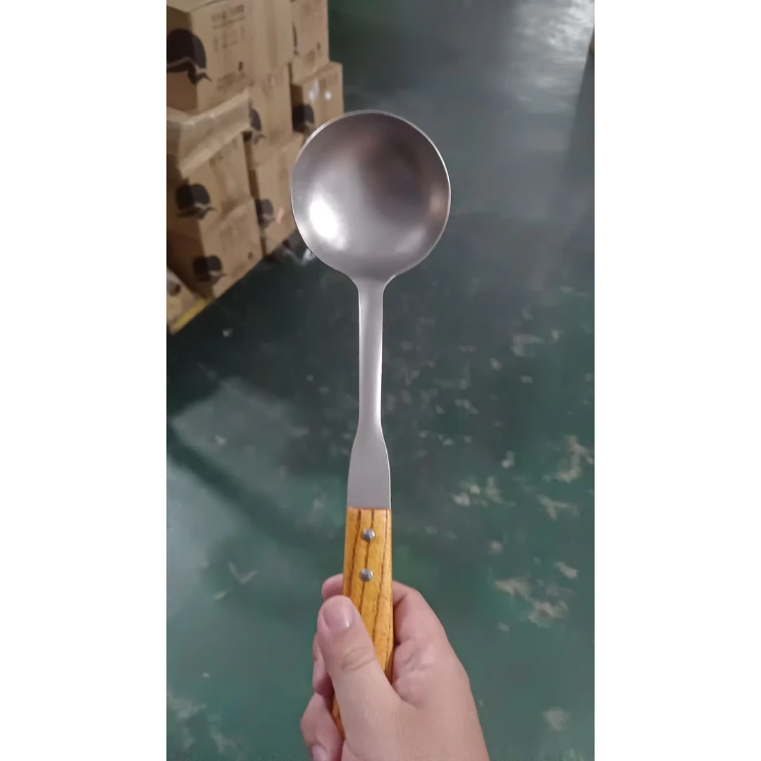 瑕疵纯钛冰花木柄汤勺