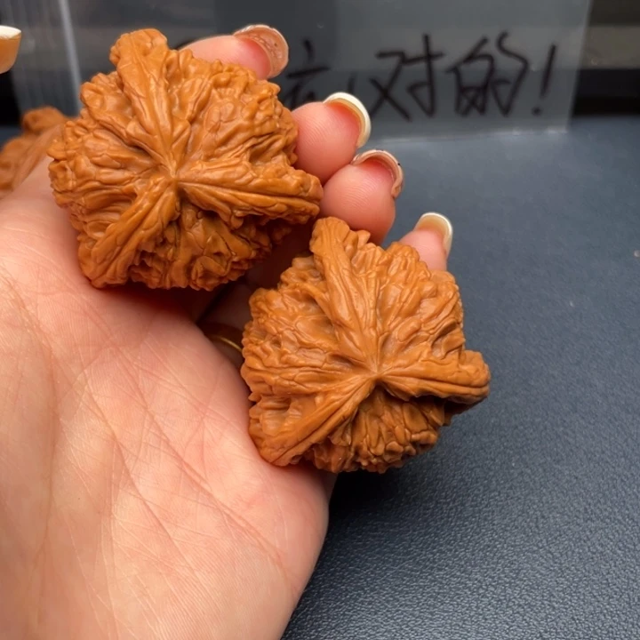 L***2吊坠文玩核桃白狮子