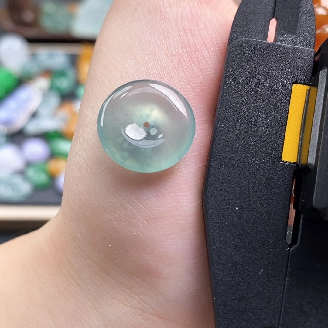 翡翠未镶嵌颈饰平安扣