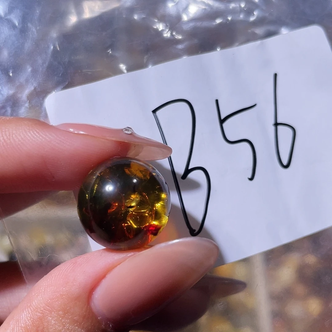 陈***柚未镶嵌琥珀裸石15.1福利
