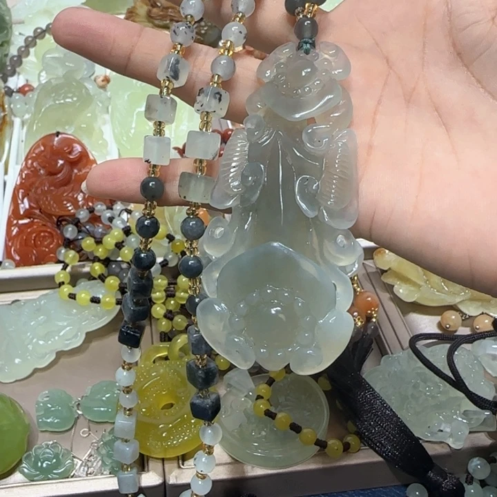 蛇纹石玉吊坠未镶嵌