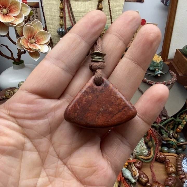 未镶嵌岫岩河磨玉（透闪石质玉）挂件