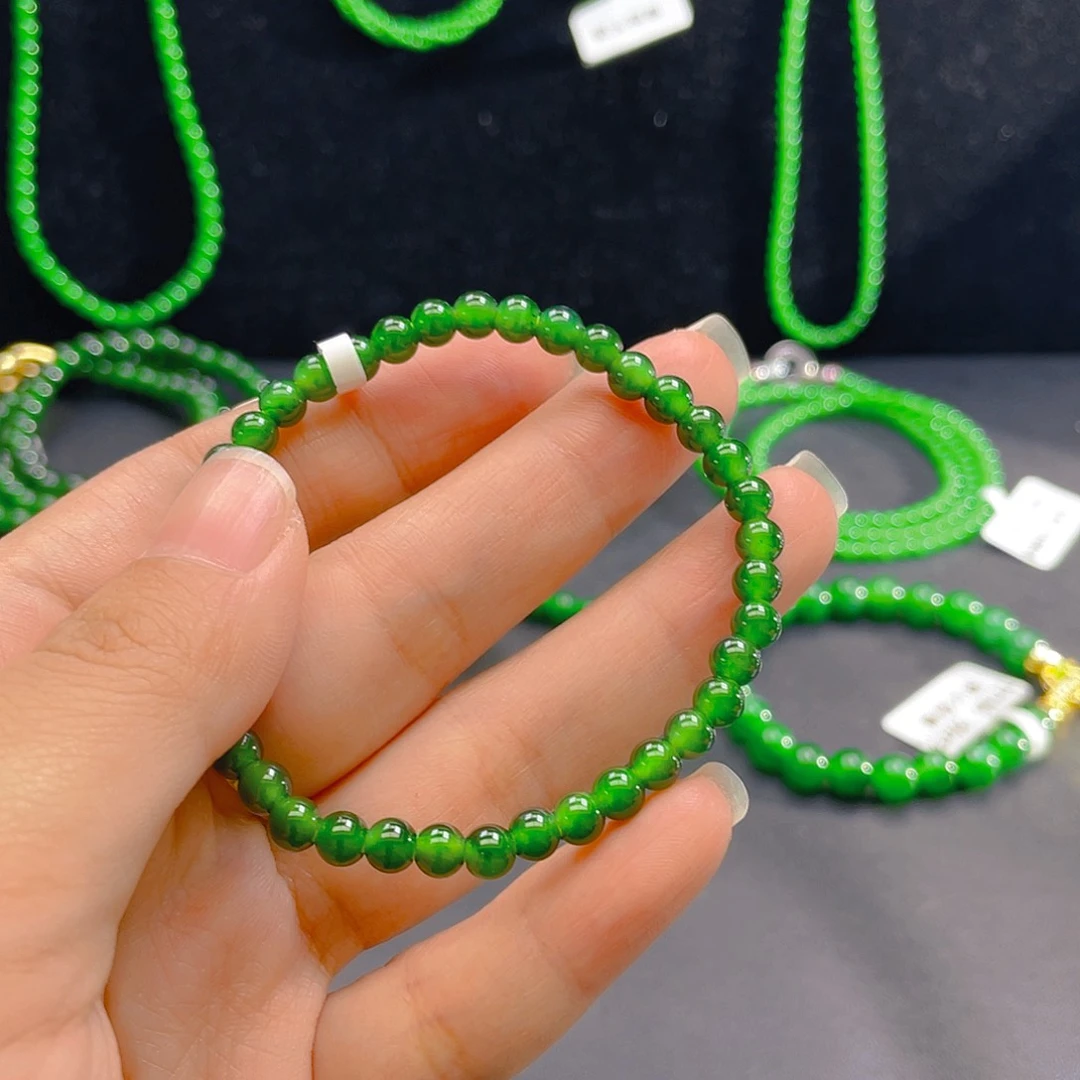 翡翠未镶嵌颈饰