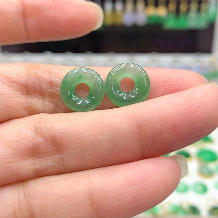 翡翠未镶嵌耳饰的