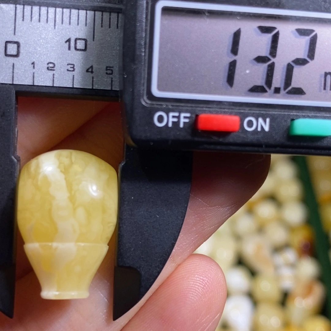 蜜蜡未镶嵌裸石配饰