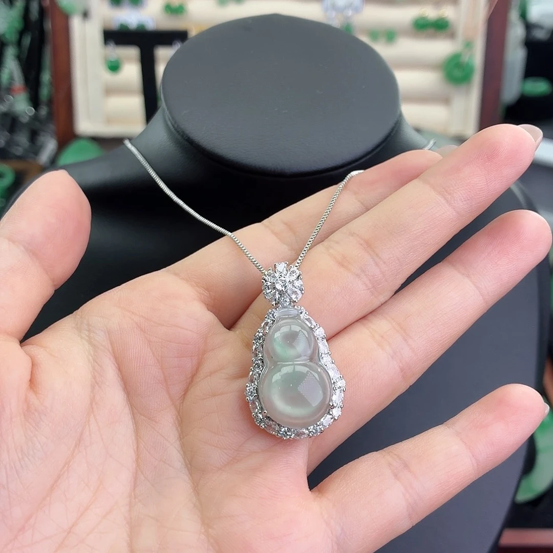 石英质玉合金颈饰