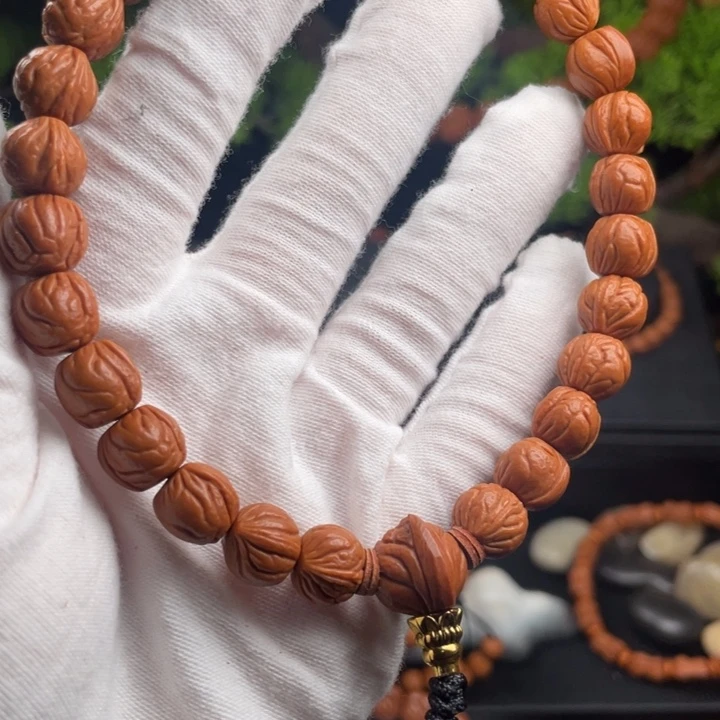 小***黑吊坠桃核精品玉龙脊