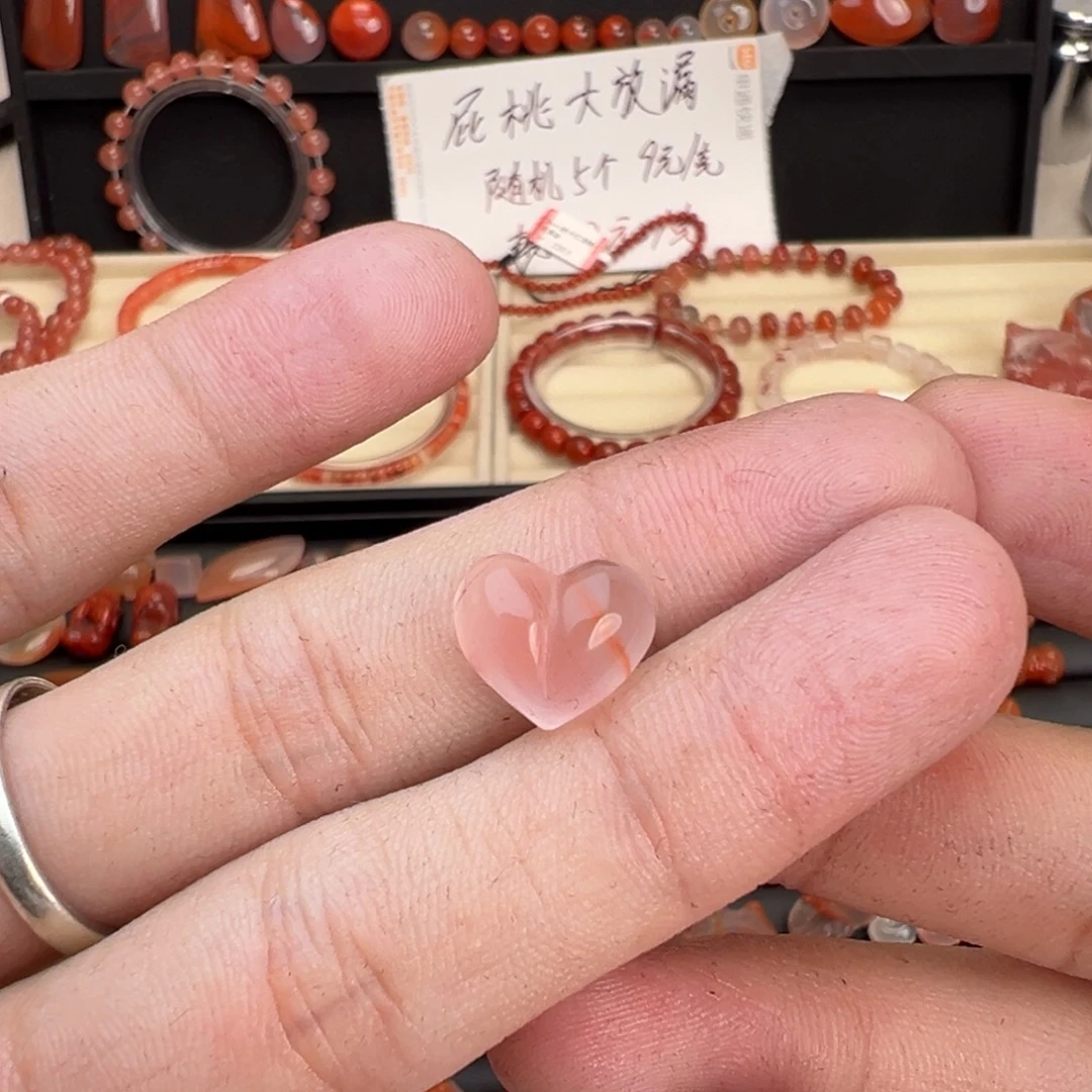 南红玛瑙未镶嵌颈饰屁桃爱心